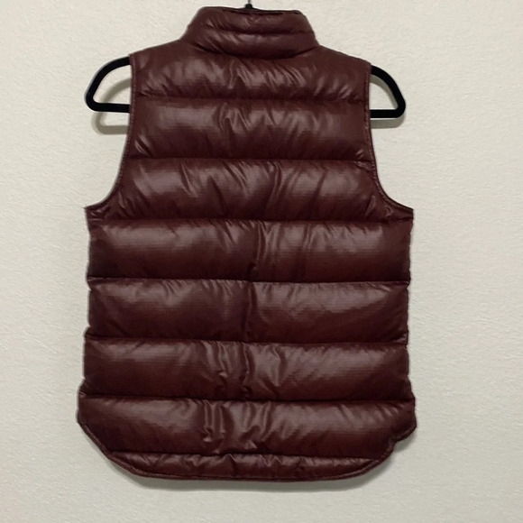 J.Crew Shiny Burgundy Down Filled Quilted Puffer Vest Size XS - Picture 6 of 9